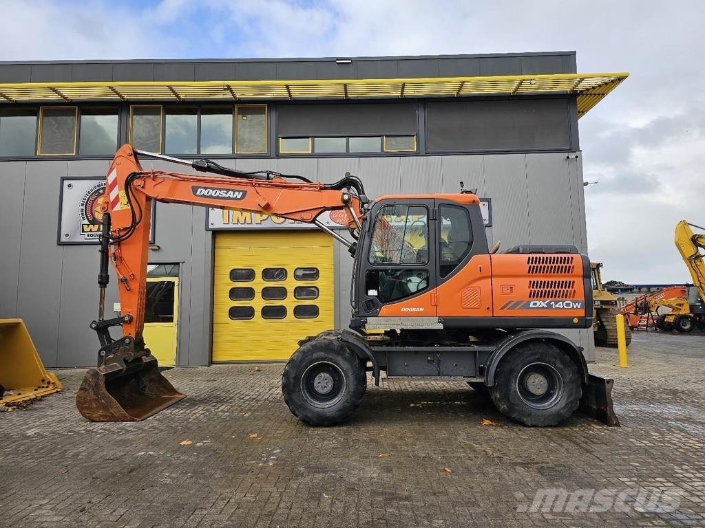 Doosan DX 140W Mobilbagger