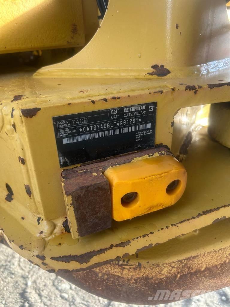 CAT 740B Dumper - Knickgelenk