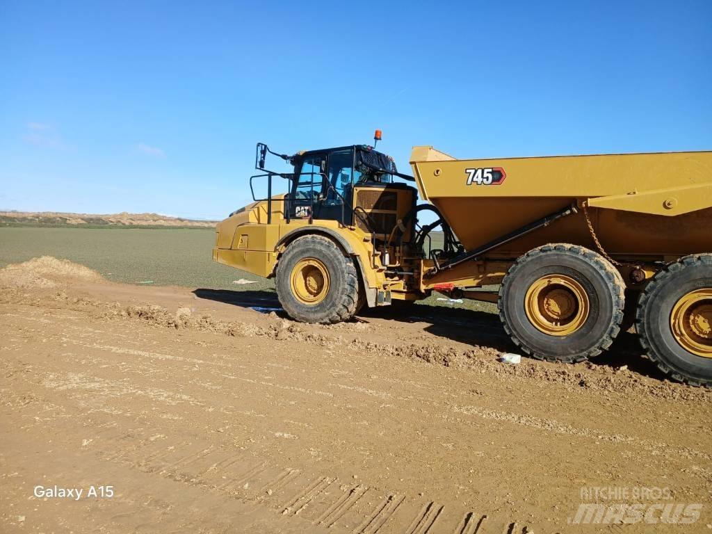 CAT 745 Dumper - Knickgelenk