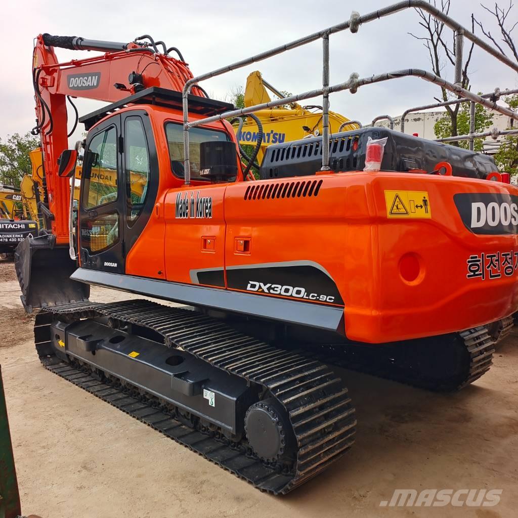 Doosan DX 300 Raupenbagger