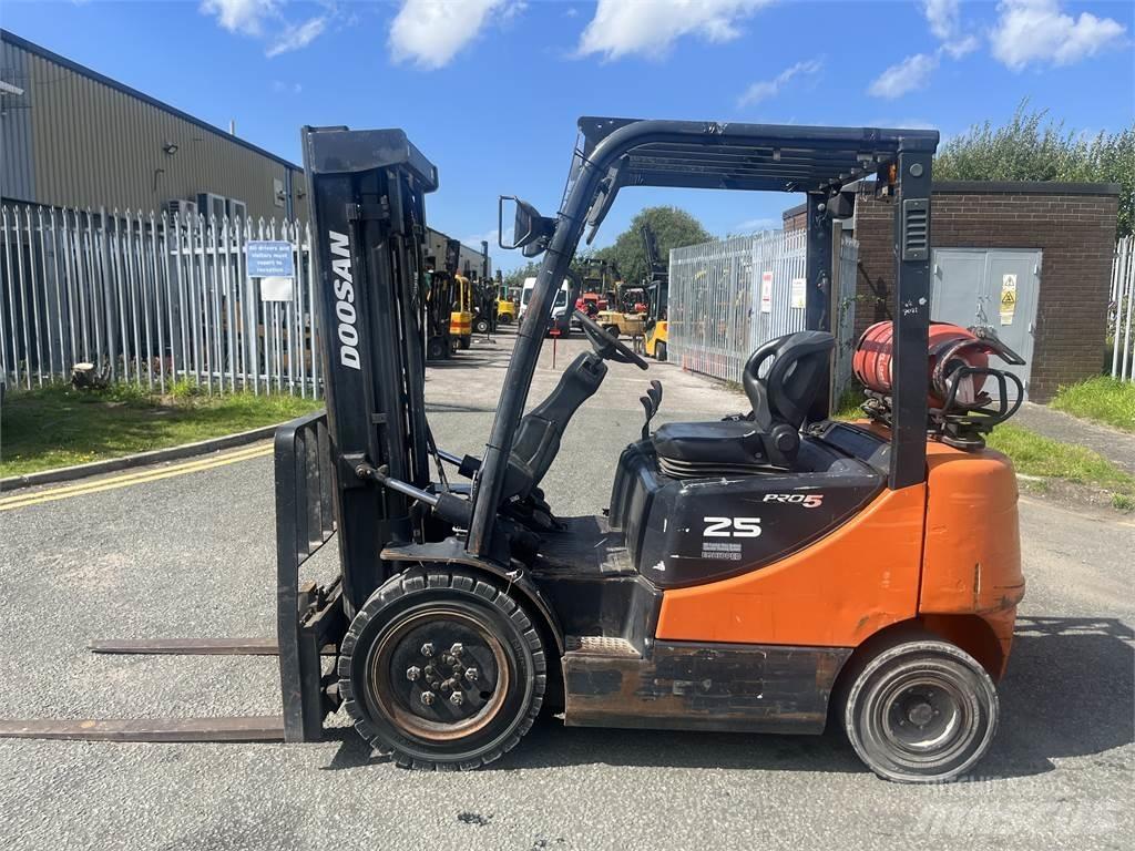 Doosan G25P-5 Gasstapler