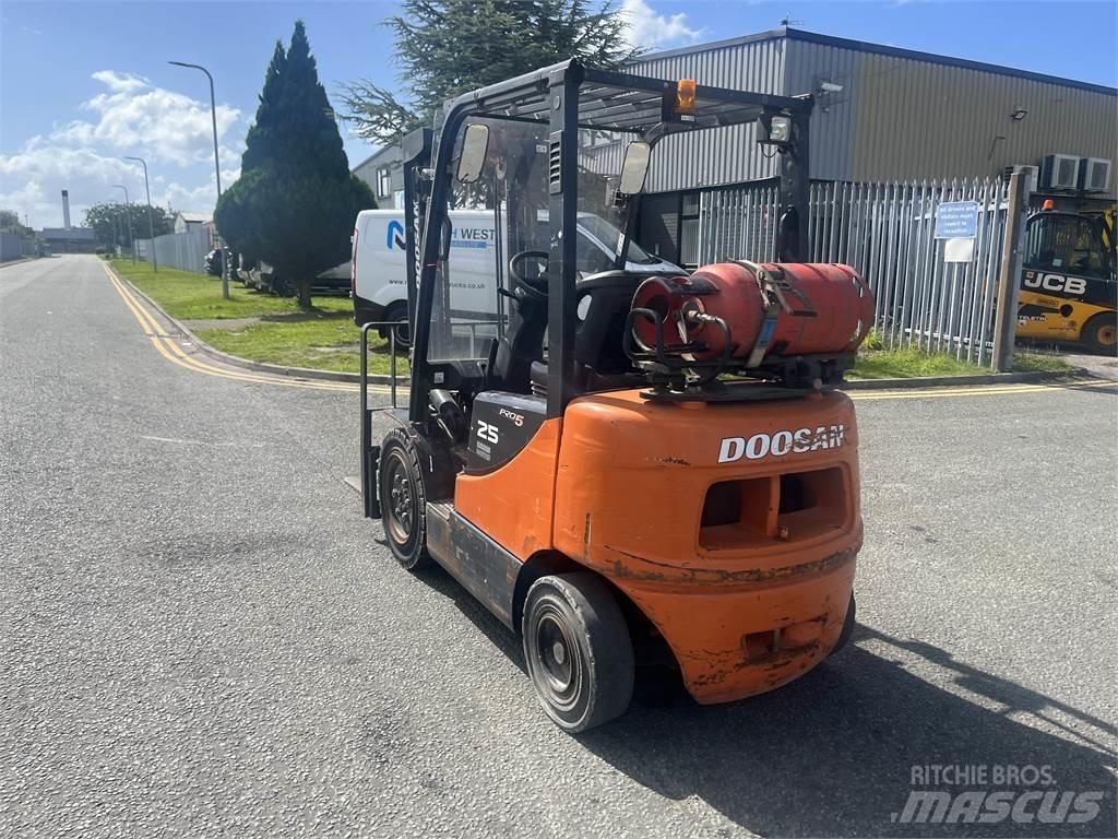 Doosan G25P-5 Gasstapler