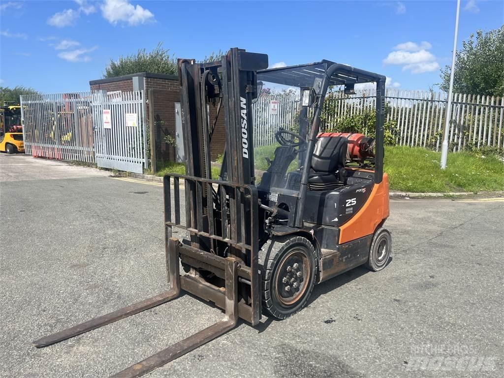 Doosan G25P-5 Gasstapler