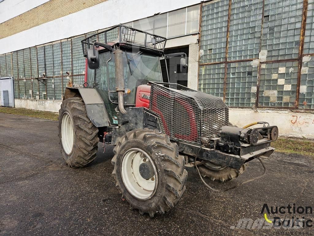 Valtra A 93H Traktoren