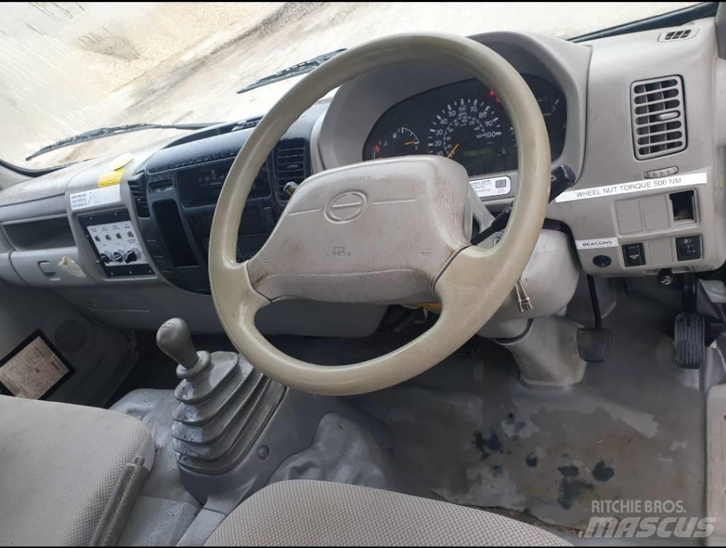 Hino 300 Andere Fahrzeuge
