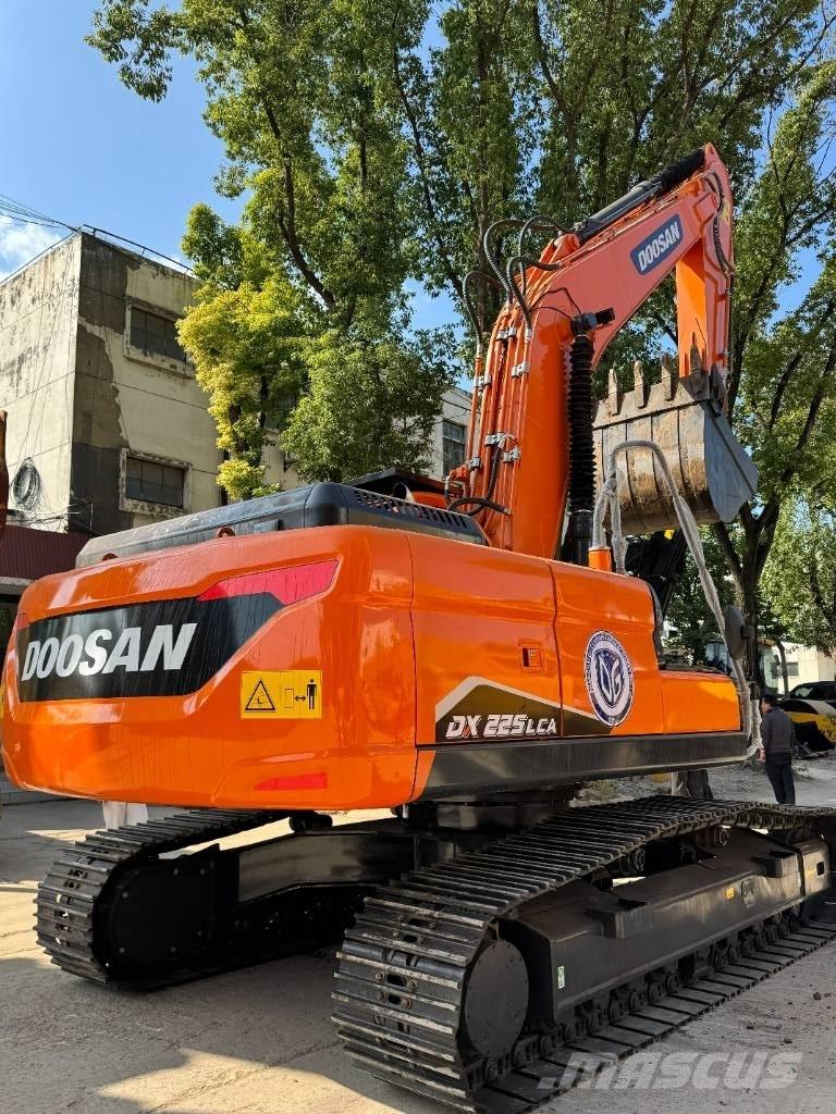 Doosan DX 225 Raupenbagger