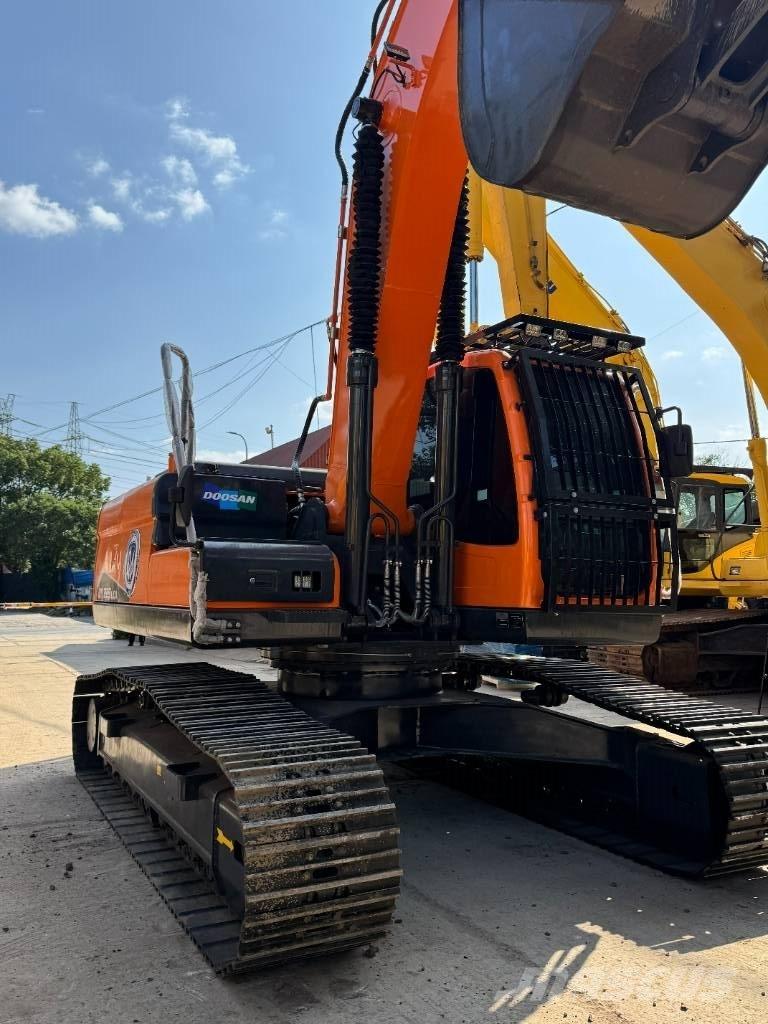 Doosan DX 225 Raupenbagger