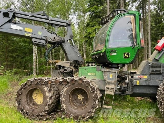John Deere 1170 G Harvester