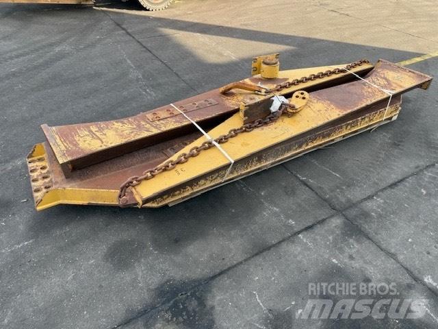 CAT 735 TAIL GATE Dumper - Knickgelenk