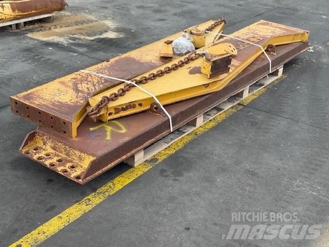 CAT 735 TAIL GATE Dumper - Knickgelenk