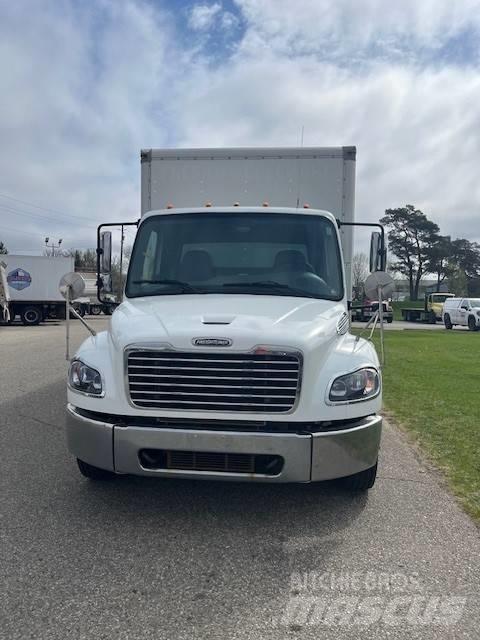 Freightliner M2106 Kofferaufbau