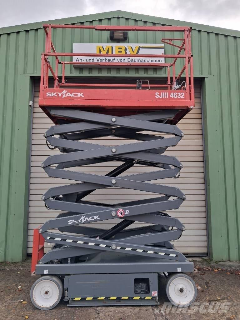 SkyJack SJ III 4632 Scheren-Arbeitsbühnen