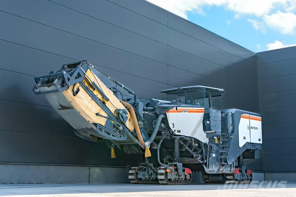 Wirtgen W 220 FI Asphaltfräsen