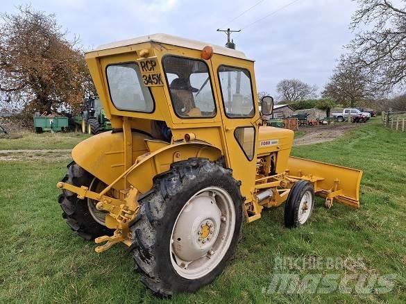 Ford 2000 TRACTOR Sonstige Baumaschinen