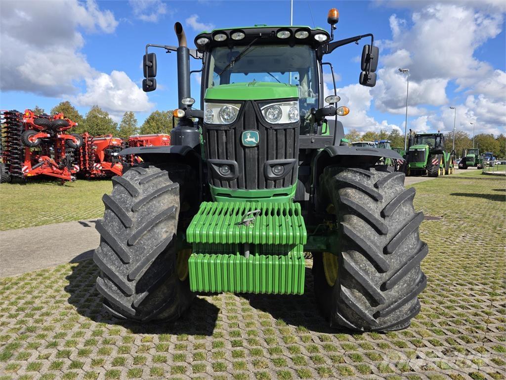 John Deere 6215R Traktoren
