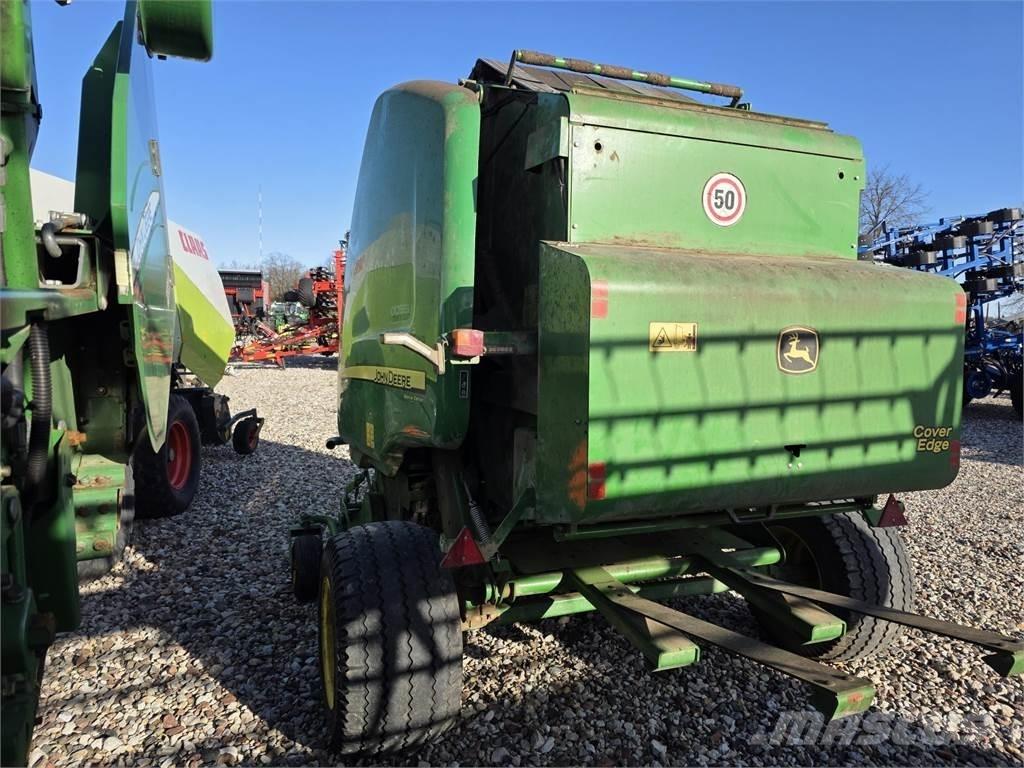 John Deere 854 Rundballenpressen