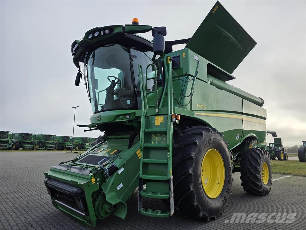 John Deere S670 Mähdrescher