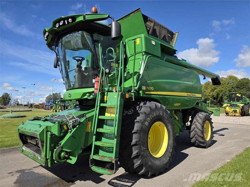 John Deere T670 Mähdrescher