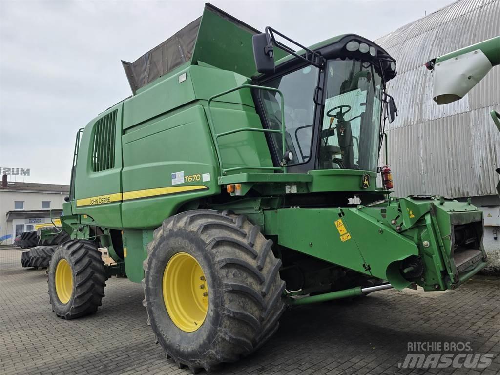 John Deere T670 Mähdrescher
