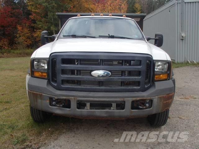 Ford F 550 Pritschenwagen/Pritschenwagen mit Seitenklappe