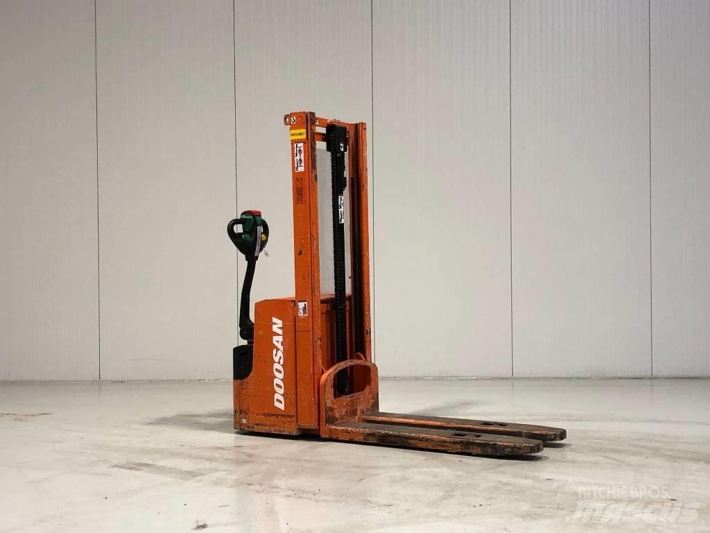 Doosan LEDS12.5C Deichselstapler