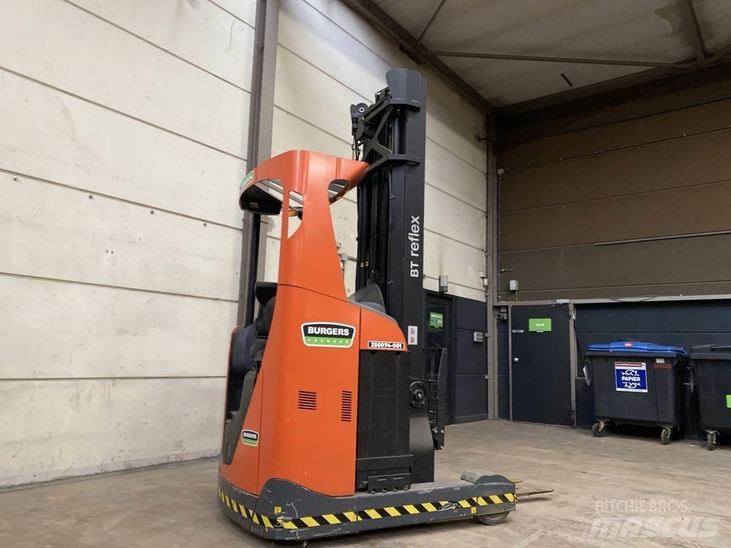 BT RRE140 Schubmaststapler