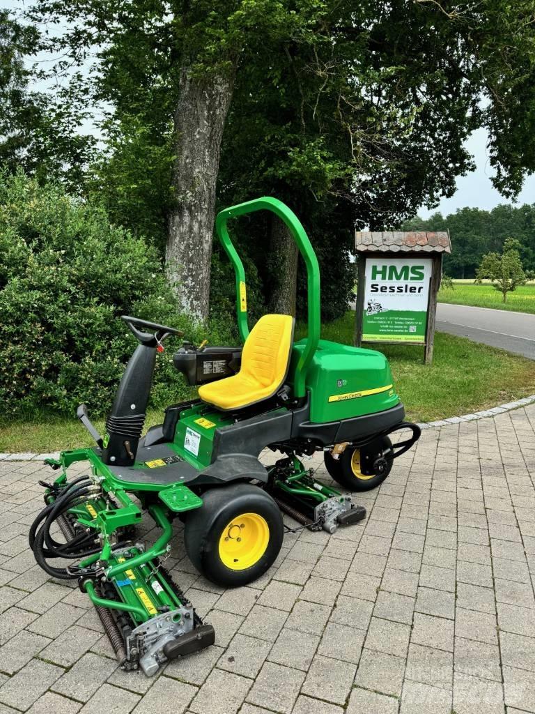 John Deere 2500 B Grünflächenmäher