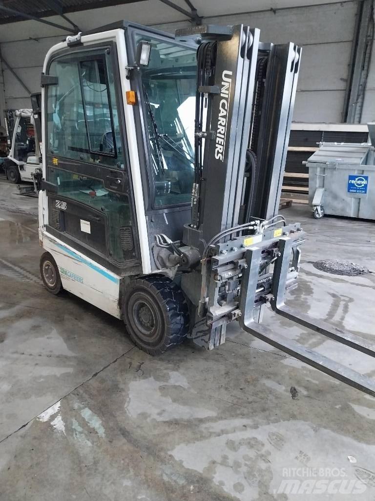 UniCarriers QX25 Elektrostapler