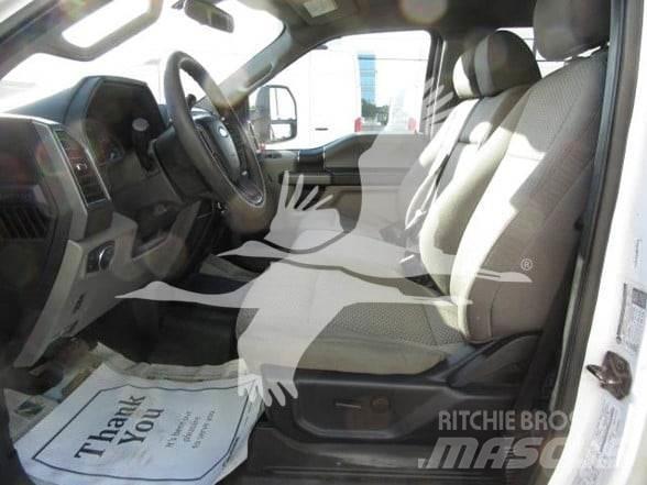 Ford F550 Pritschenwagen/Pritschenwagen mit Seitenklappe