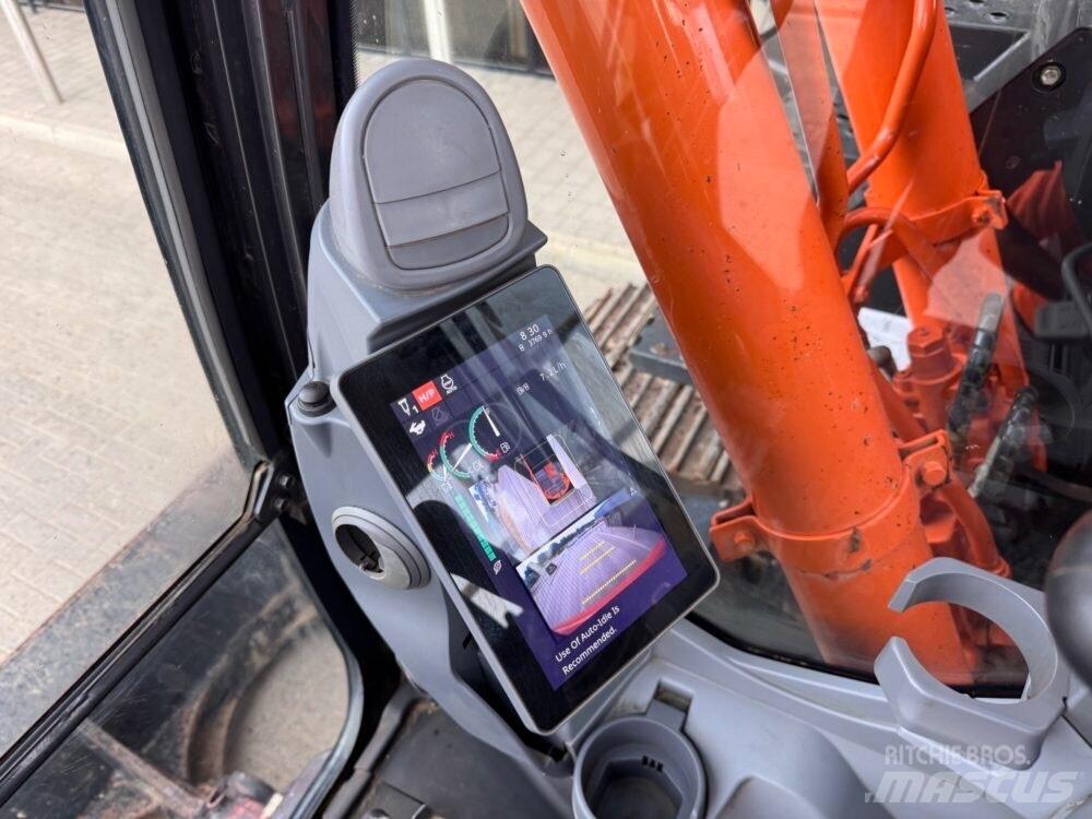 Hitachi ZX135USBL-7 Raupenbagger