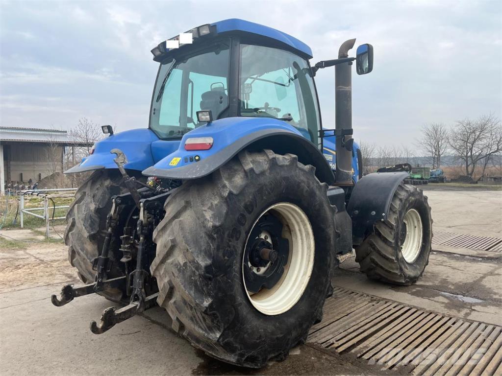 New Holland T8040 Traktoren