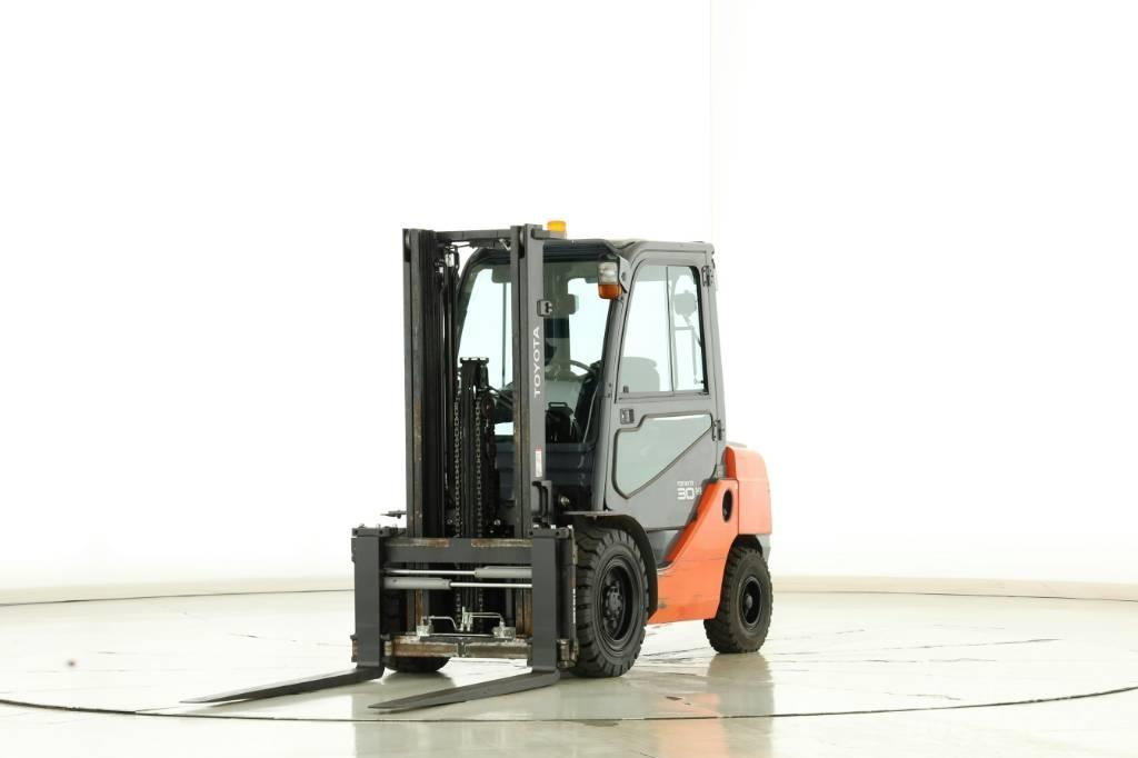 Toyota 02-8-FDF-30 Dieselstapler