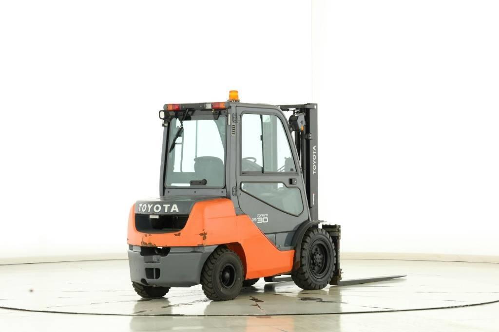 Toyota 02-8-FDF-30 Dieselstapler