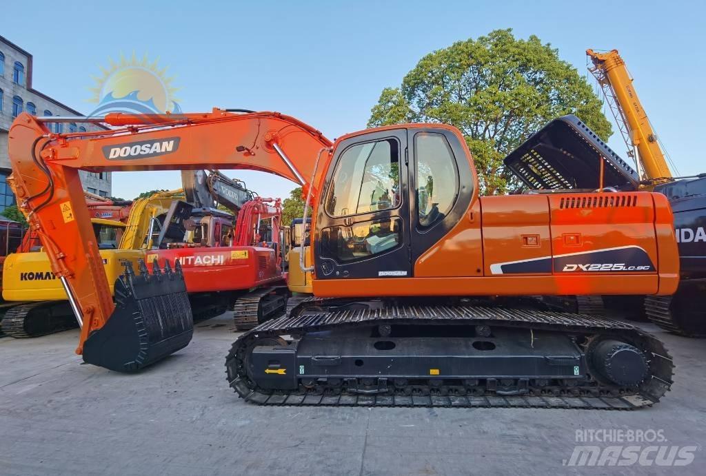 Doosan DX 225 Raupenbagger