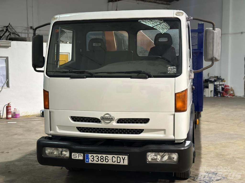 Nissan ATLEON 140 Pritschenwagen/Pritschenwagen mit Seitenklappe