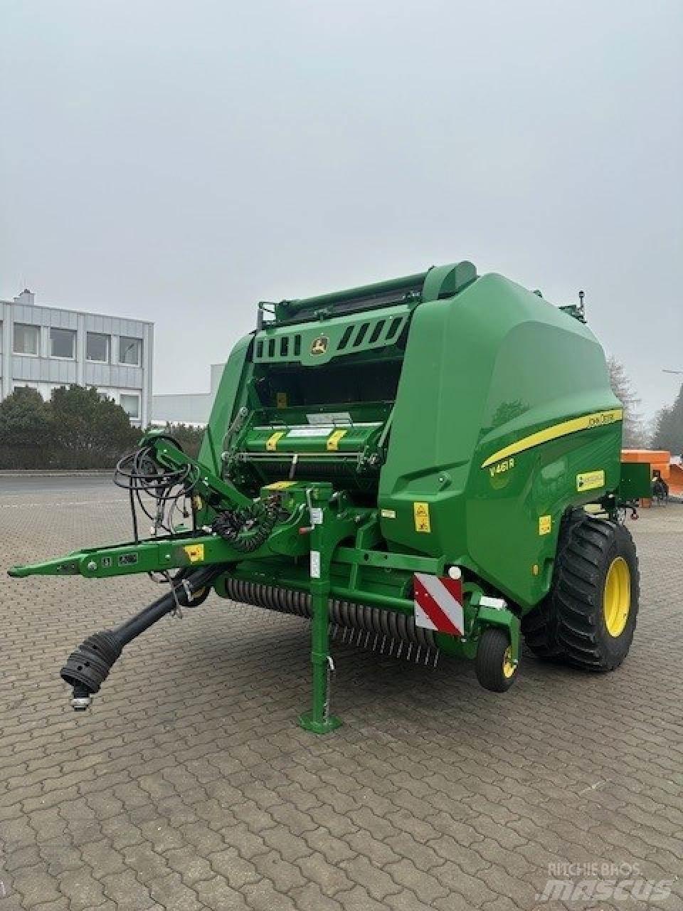John Deere V461R Rundballenpressen