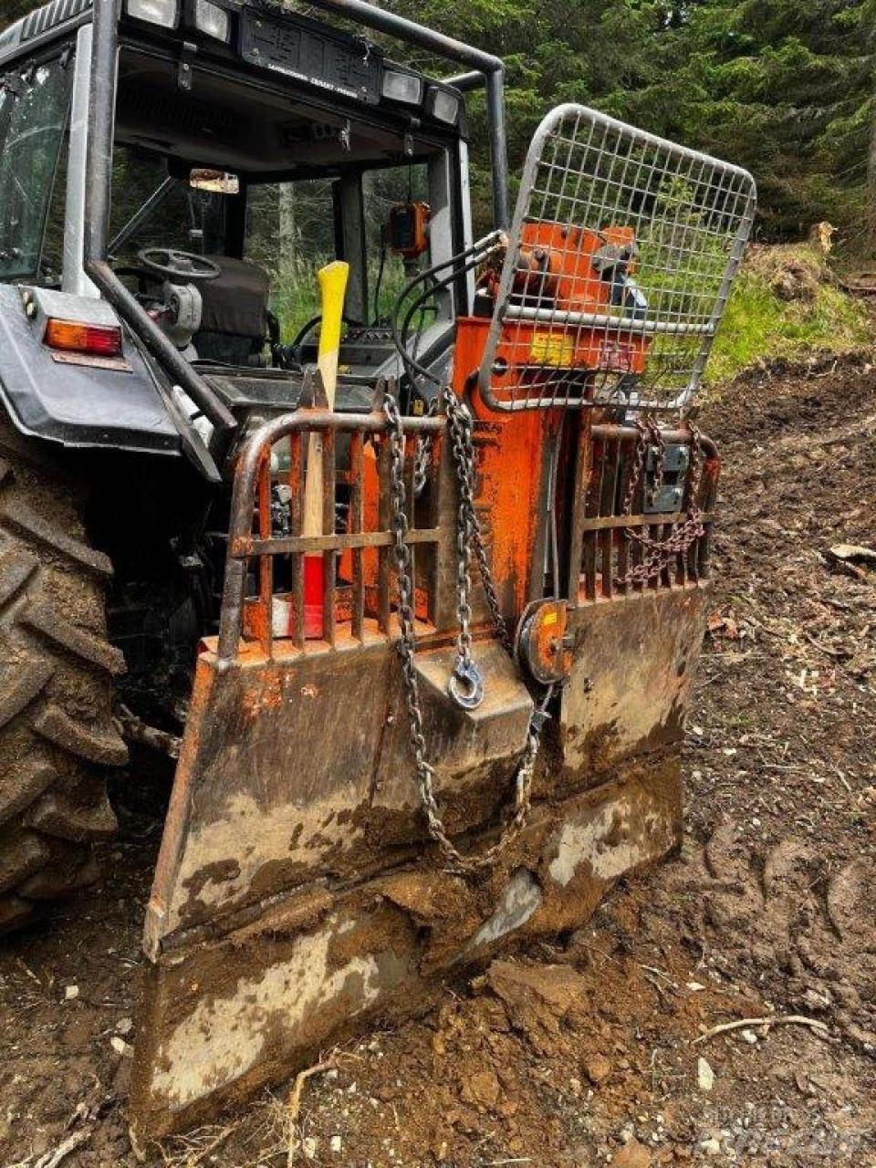 Valtra 6550 Forsttraktoren