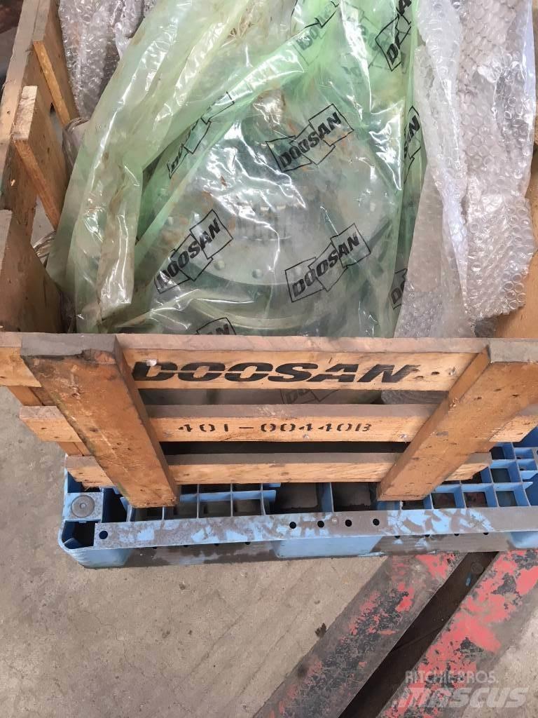 Doosan DX 300 Raupenbagger