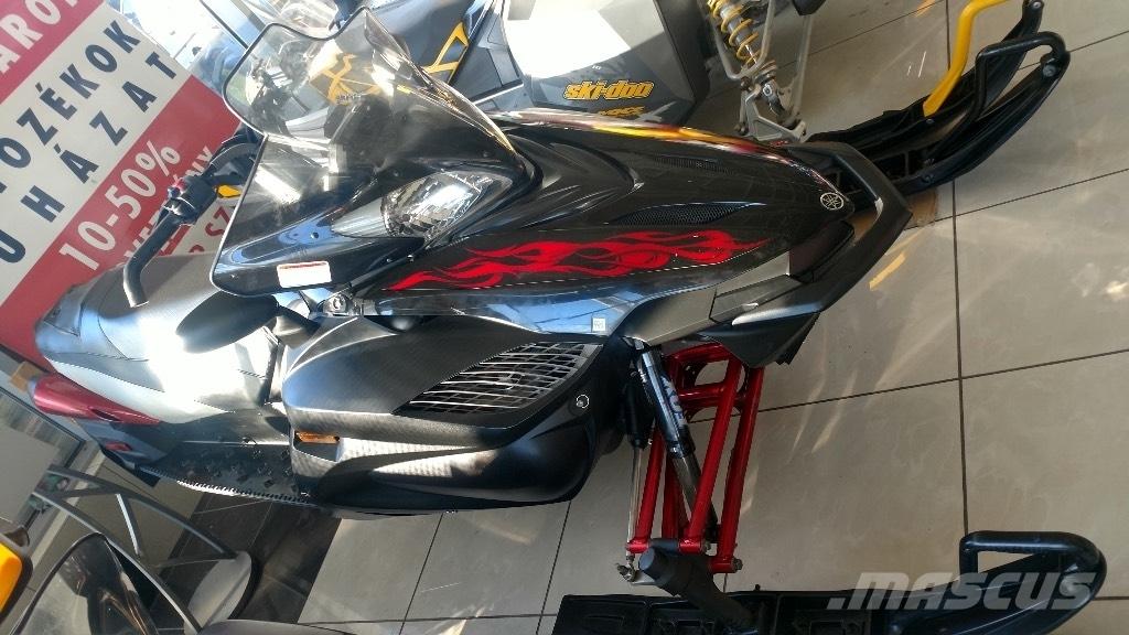 Yamaha Apex 1000 Schneemobile