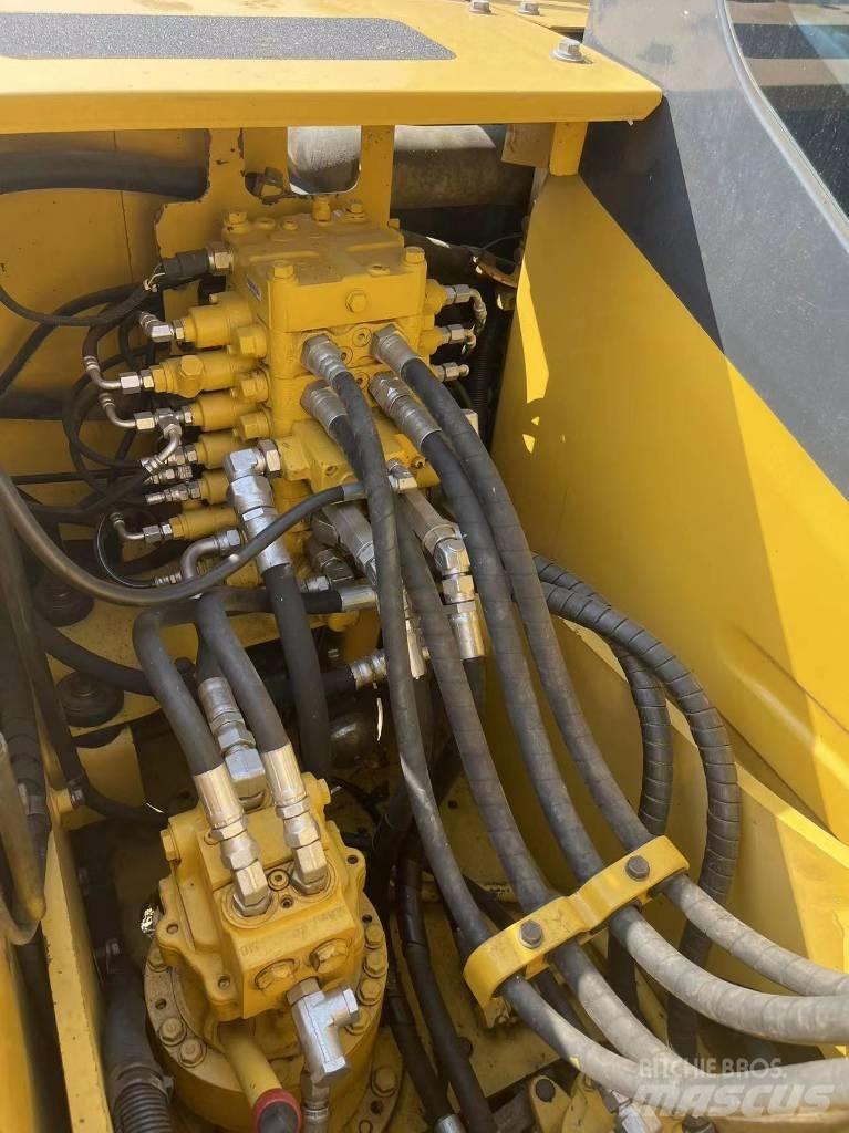 Komatsu PC 130-8 Midibagger  7t - 12t