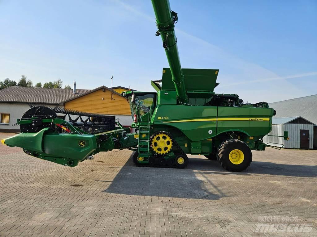 John Deere S790 Mähdrescher