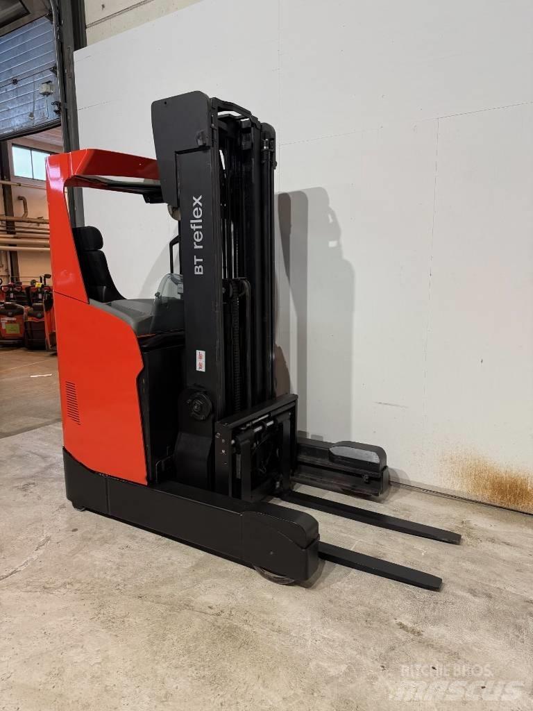 Toyota truck RRE200H Schubmaststapler
