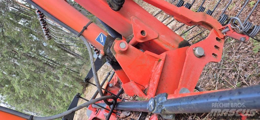 Kuhn GA 8121 Schwader