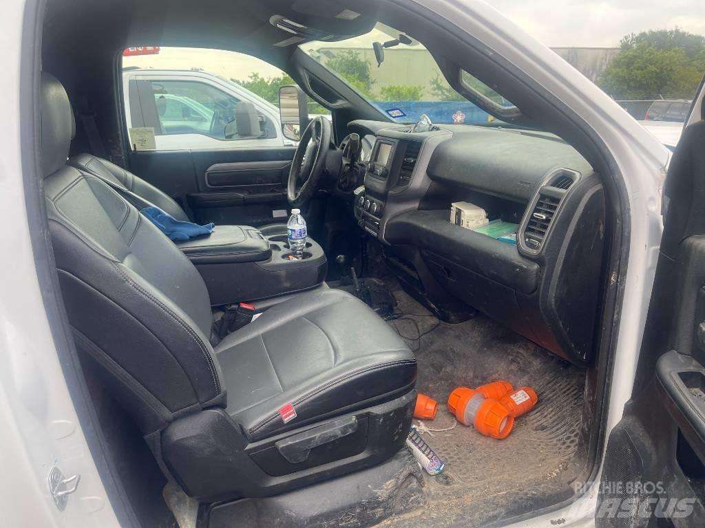RAM 5500 Pritschenwagen/Pritschenwagen mit Seitenklappe