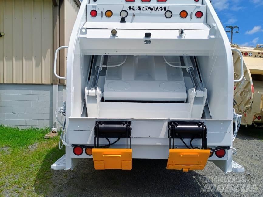 International 7400 Müllwagen