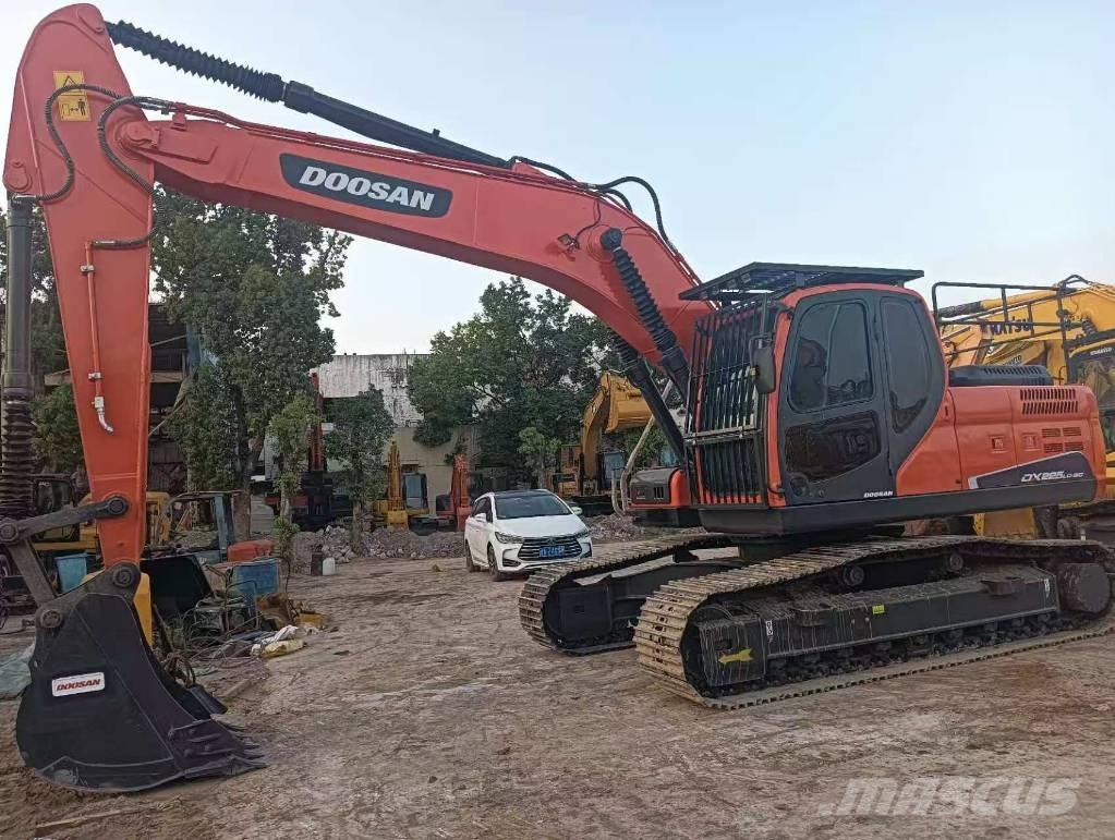 Doosan DX 225 LCA Raupenbagger