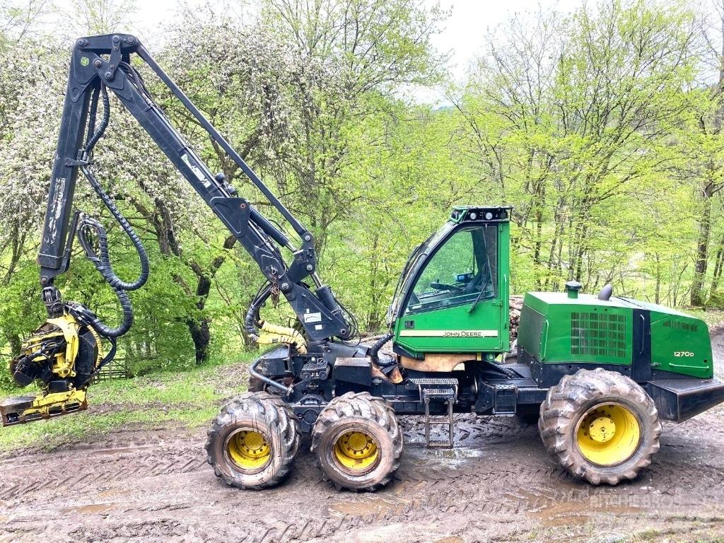 John Deere 1270 D Harvester