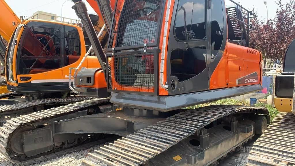 Doosan DX 300 Raupenbagger