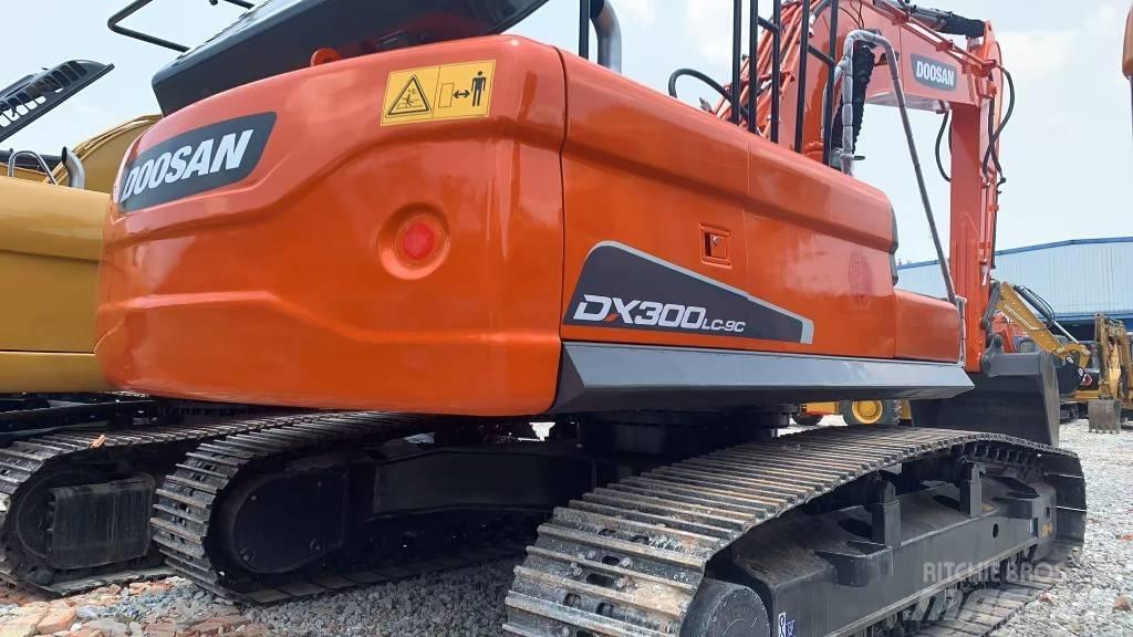 Doosan DX 300 Raupenbagger