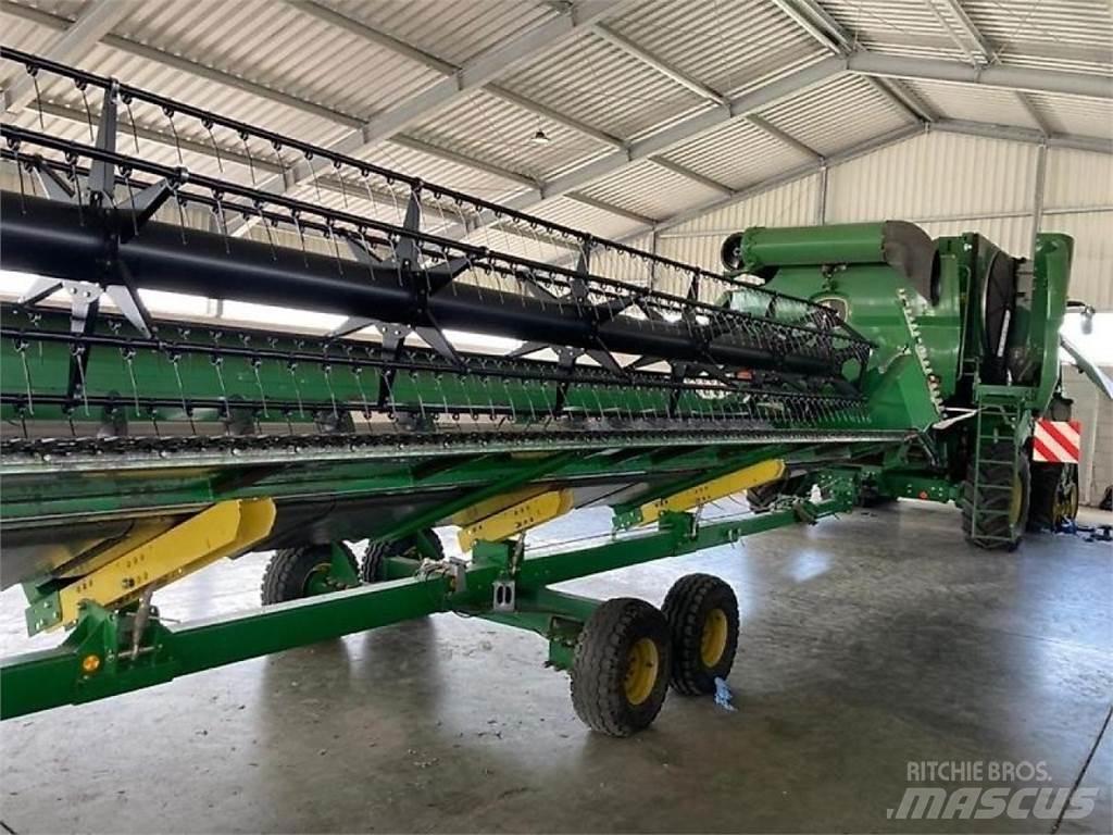 John Deere S 680 Mähdrescher